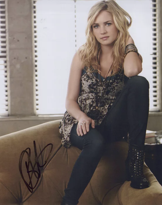 Brittany Robertson autograph