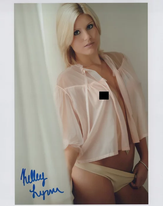 Kelley Lynn autograph