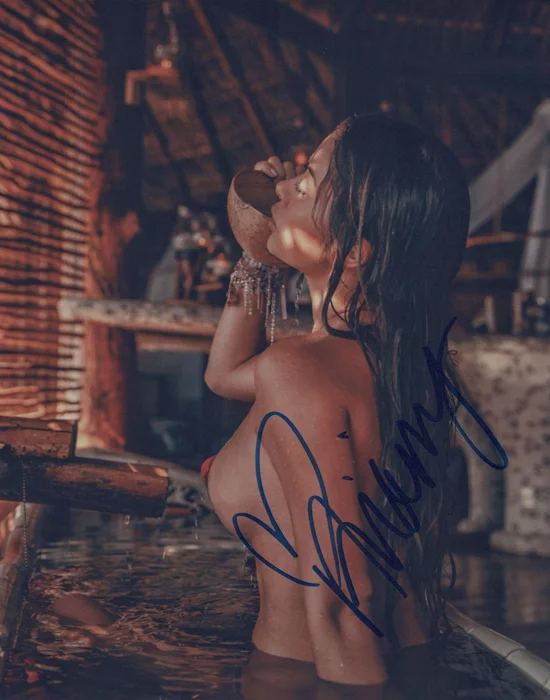 Arianny Celeste autograph