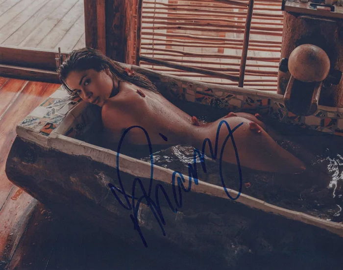 Arianny Celeste autograph