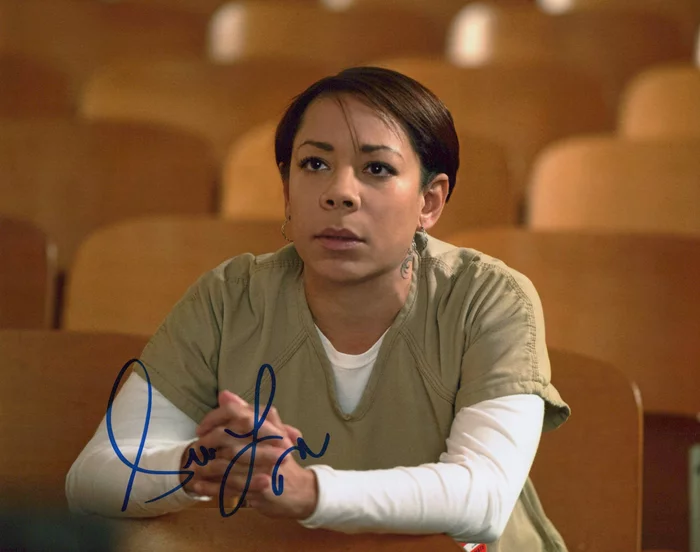 Selenis Leyva autograph