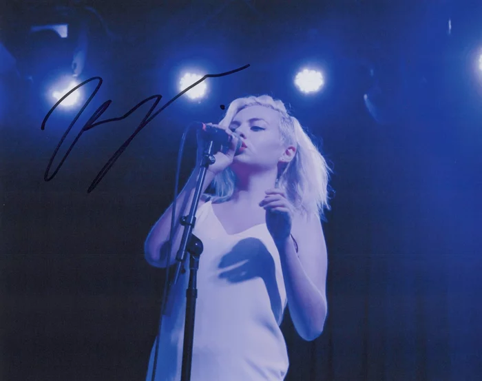 Kaya Stewart autograph