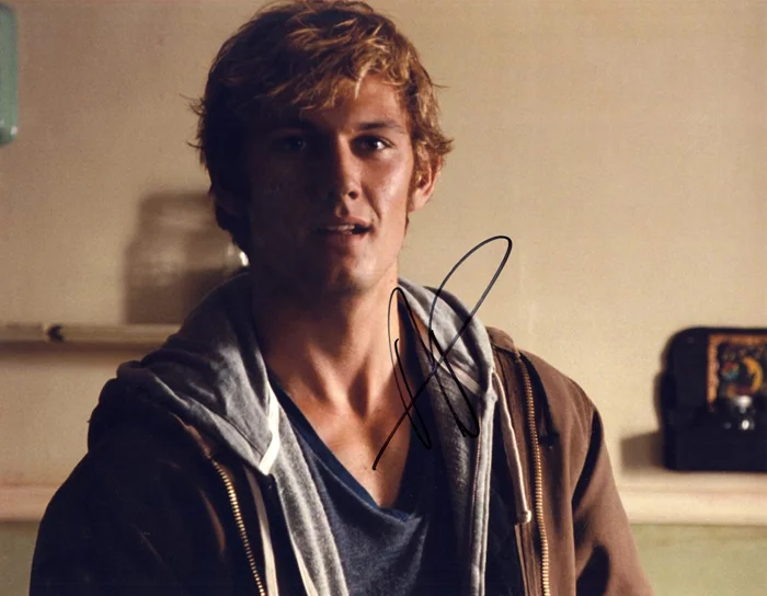 Alex Pettyfer autograph