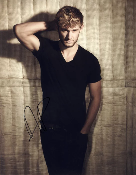Alex Pettyfer autograph