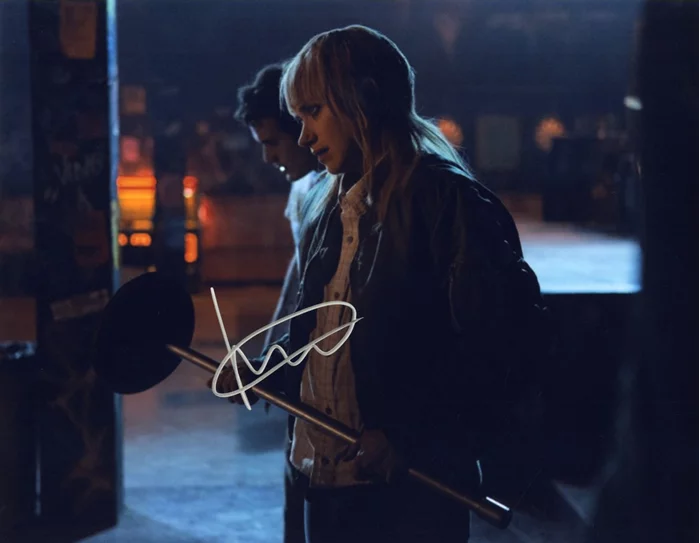 Imogen Poots autograph