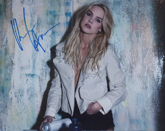 Rachel Harris autograph
