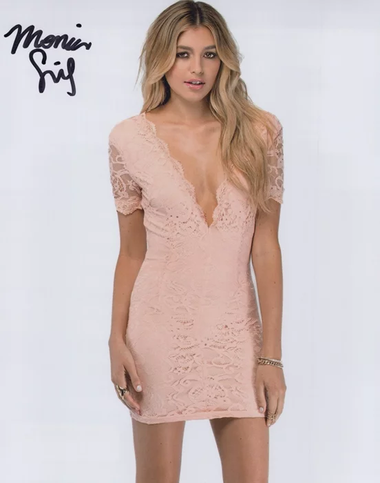 Monica Sims autograph