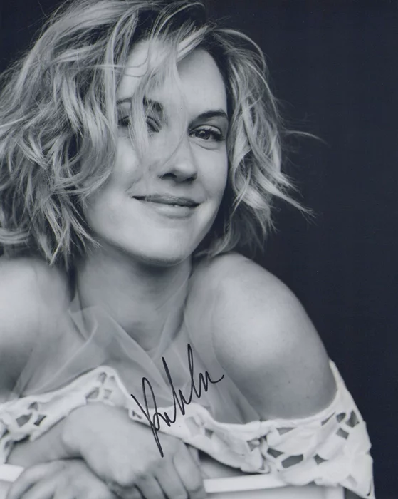 Lauren Lee Smith autograph