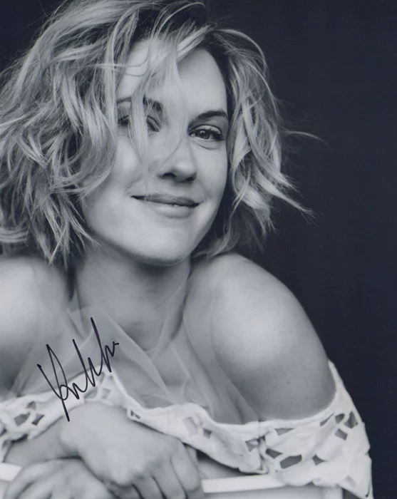 Lauren Lee Smith autograph