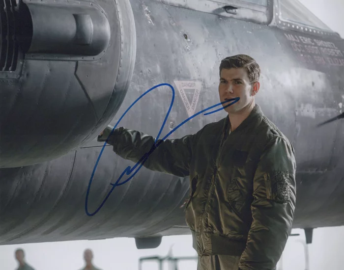 Austin Stowell autograph