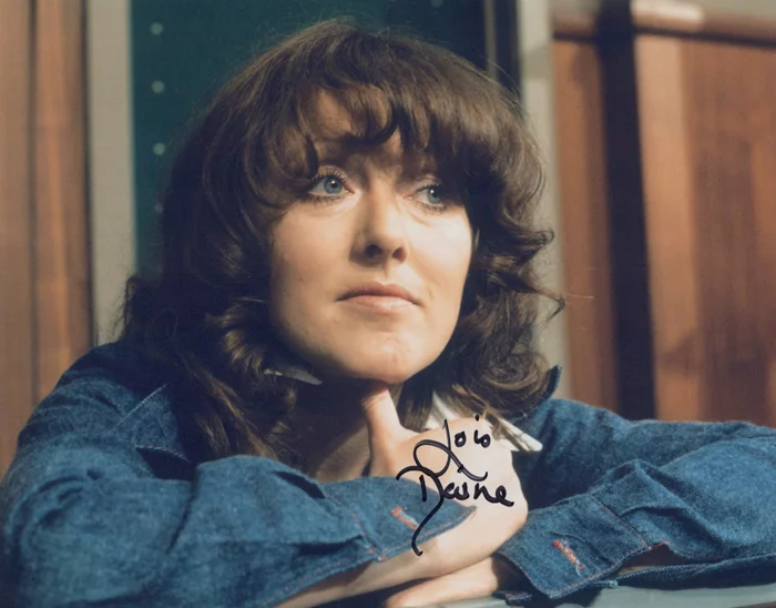 Lois Daine autograph