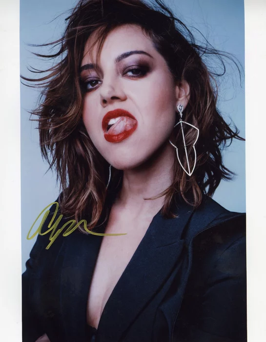 Aubrey Plaza autograph