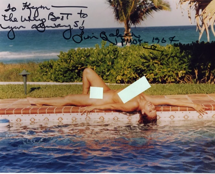 Lisa Baker autograph