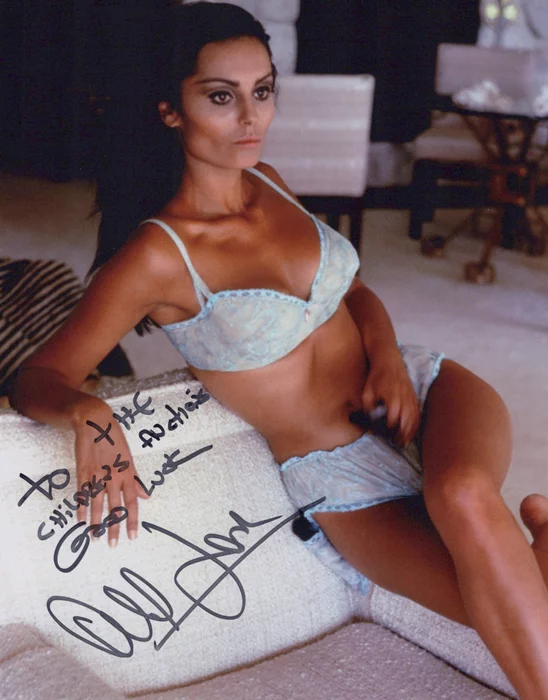 Daliah Lavi autograph