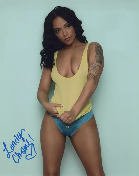 Londyn Chanel autograph
