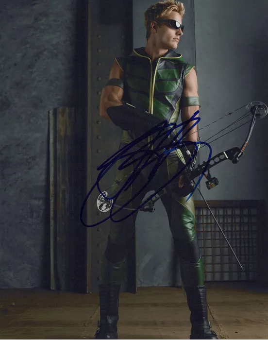 Justin Hartley autograph