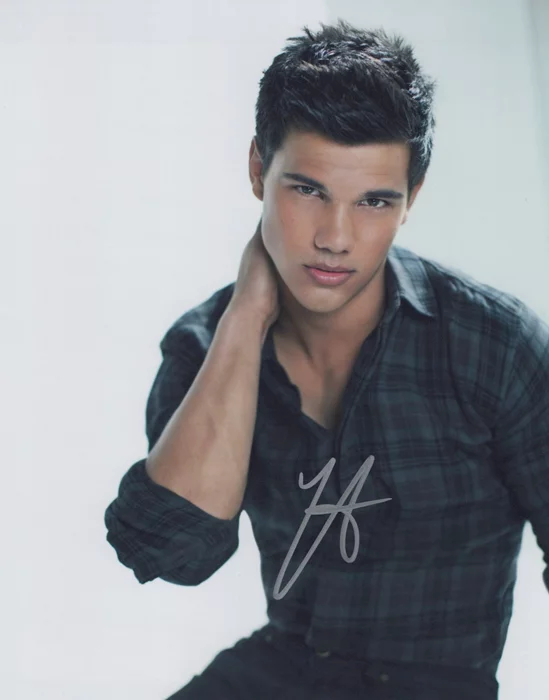 Taylor Lautner autograph
