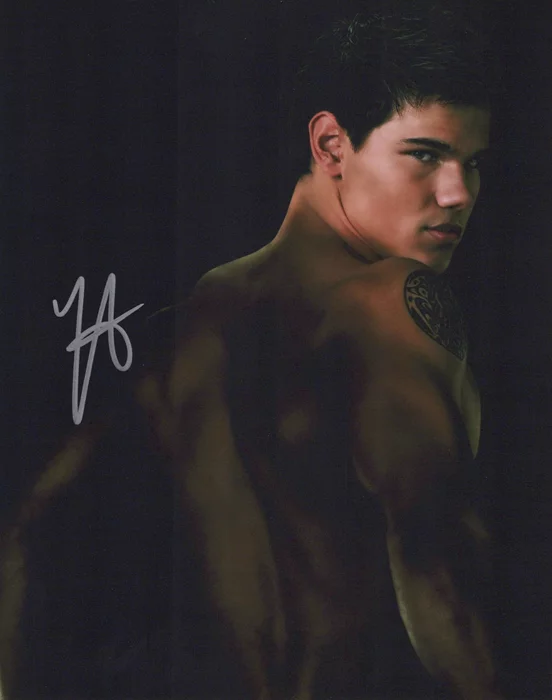 Taylor Lautner autograph