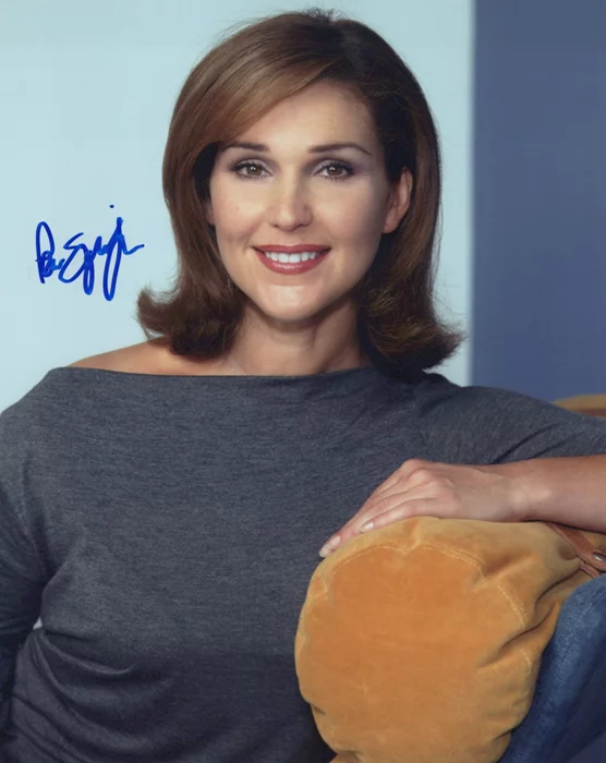 Peri Gilpin autograph