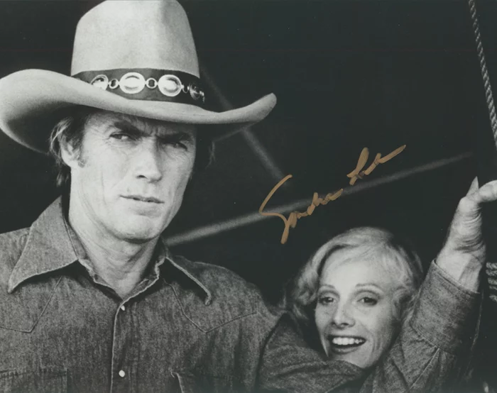 Sondra Locke autograph
