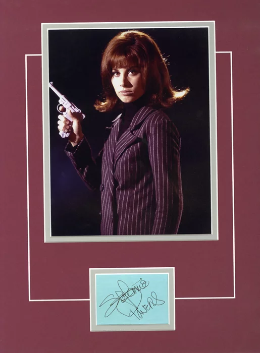 Stefanie Powers autograph