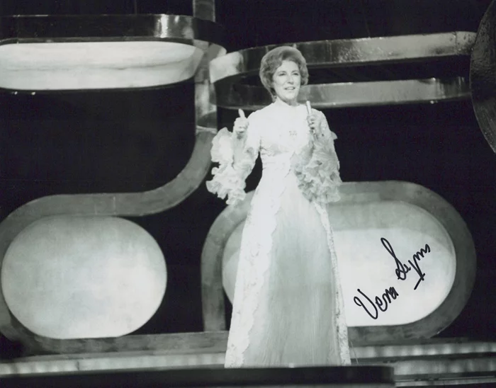 Vera Lynn autograph