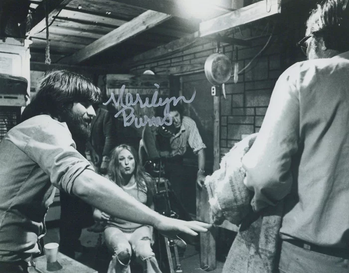 Marilyn Burns autograph