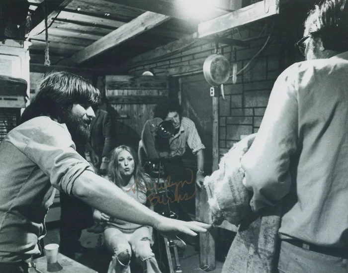 Marilyn Burns autograph