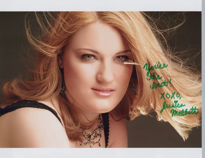 Jessica Mellott autograph