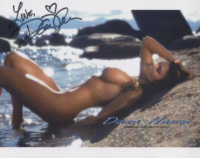 Dana Hamm autograph