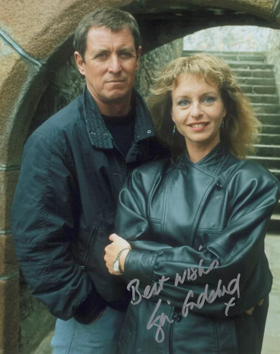 Liza Goddard autograph