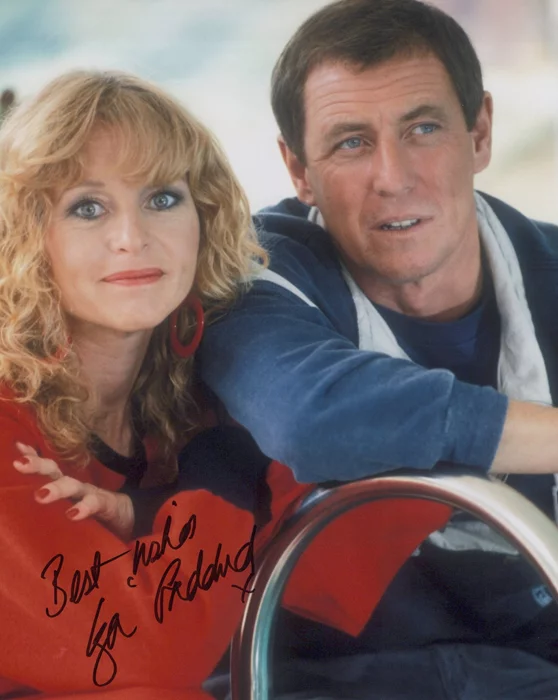 Liza Goddard autograph