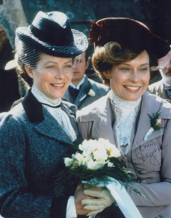 Jenny Seagrove autograph