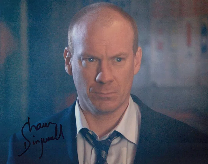 Shaun Dingwall autograph
