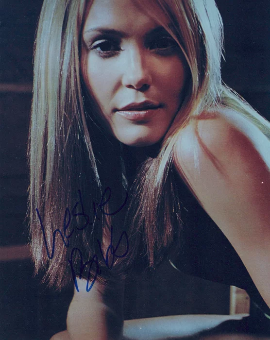 Leslie Bibb autograph