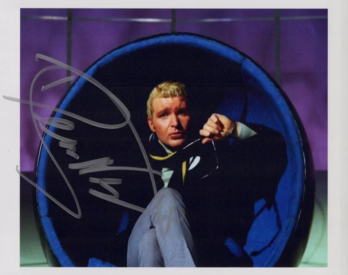 Derren Nesbitt autograph