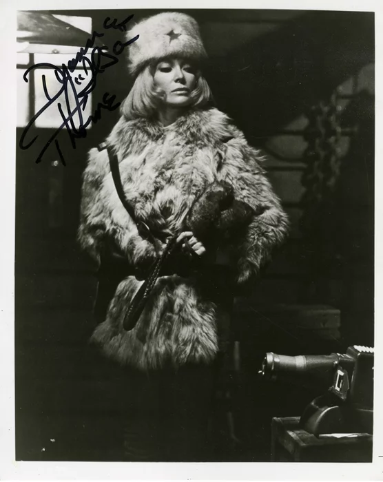 Dyanne Thorne autograph