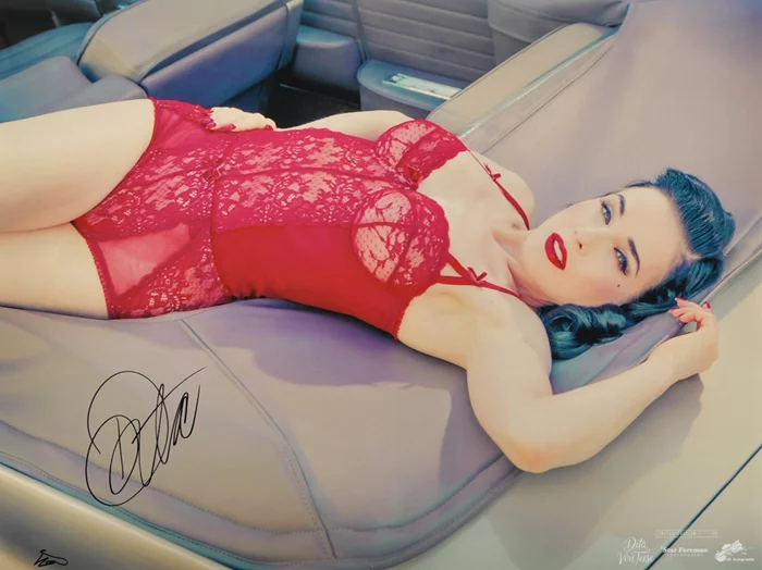 Dita Von Teese autograph
