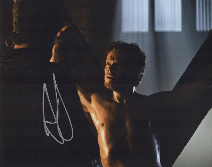Alfie Allen autograph