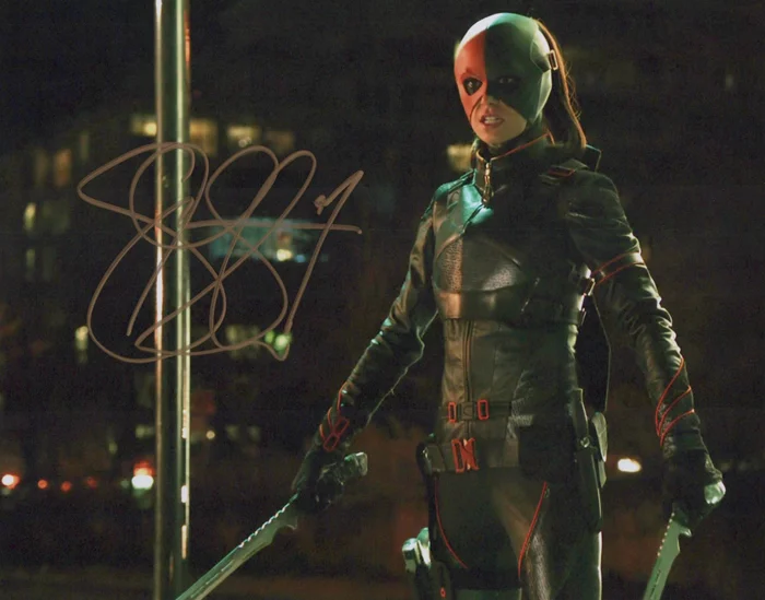 Summer Glau autograph