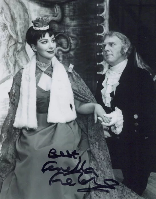 Fenella Fielding autograph