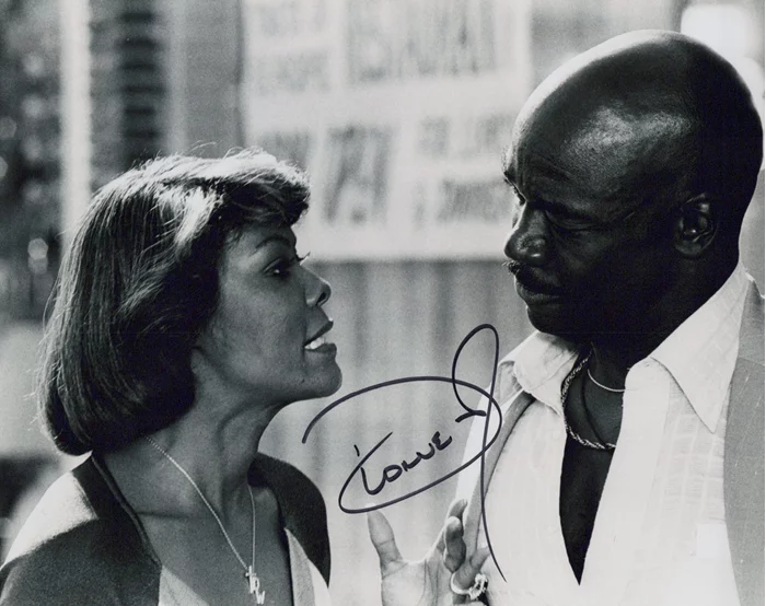 Dionne Warwick autograph