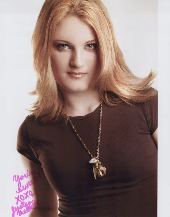 Jessica Mellott autograph