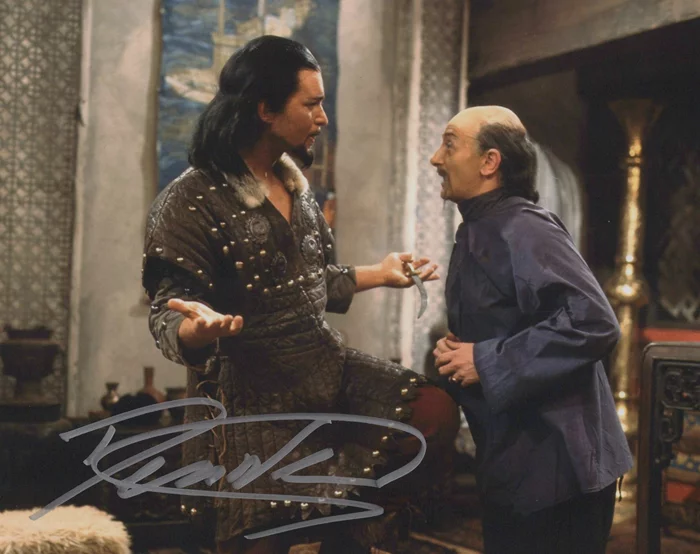 Derren Nesbitt autograph