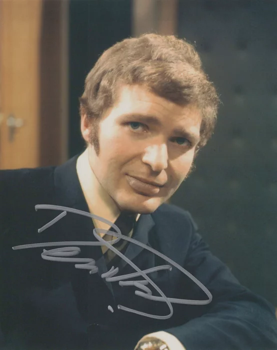 Derren Nesbitt autograph