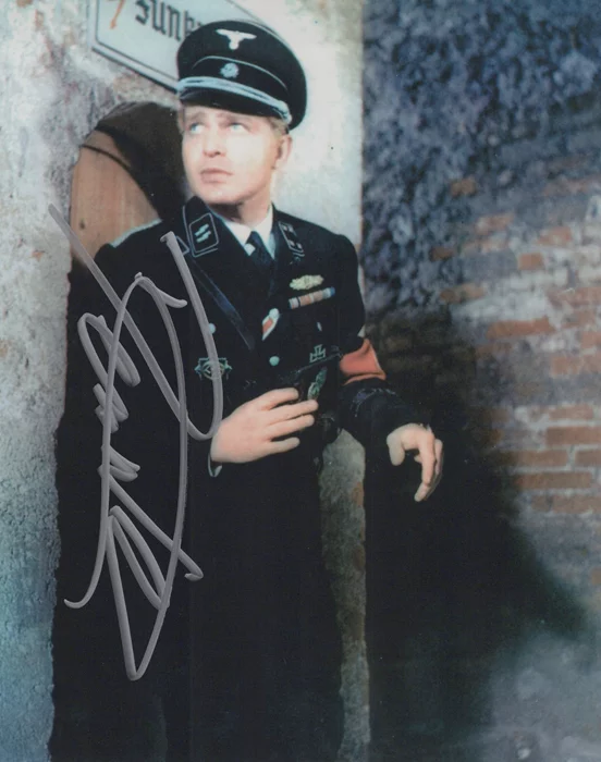 Derren Nesbitt autograph