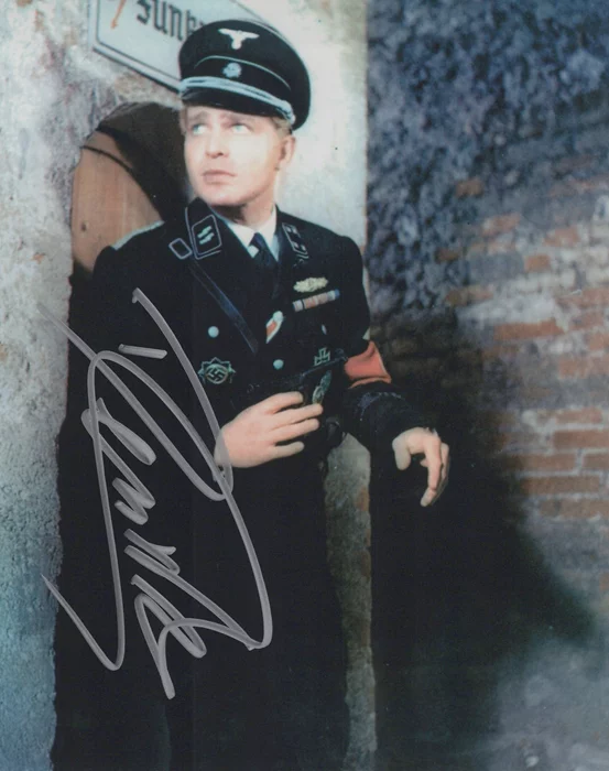 Derren Nesbitt autograph