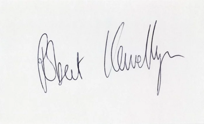 Robert Llewellyn autograph