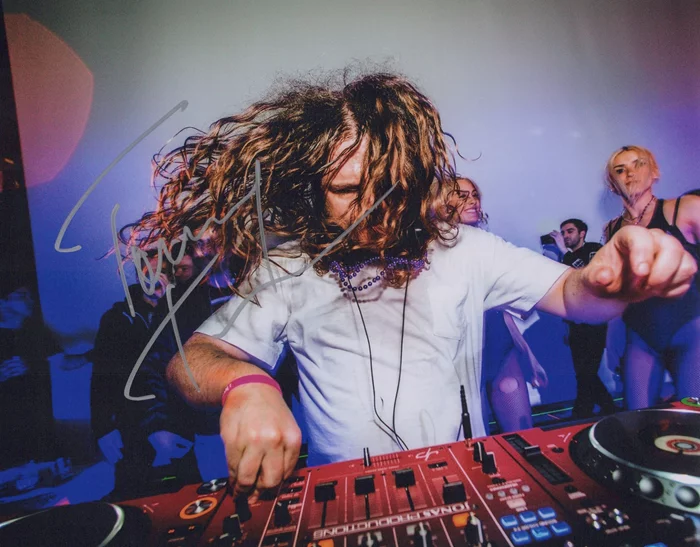 Tommy Trash autograph