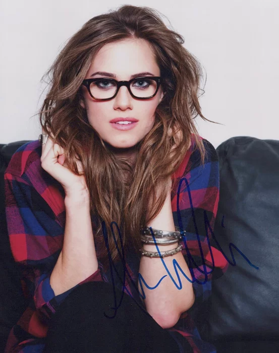 Allison Williams autograph